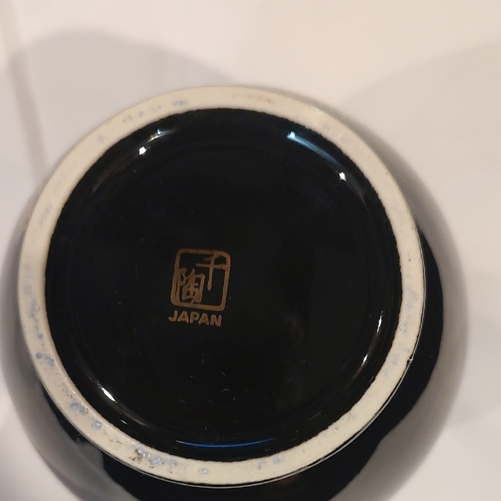 Vintage Japanese Black/Gold Double Handled Vase - Picture 3 of 3